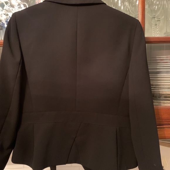 Tahari front ribbon tie blazer. Worn once,‎ maybe. - Picture 5 of 5